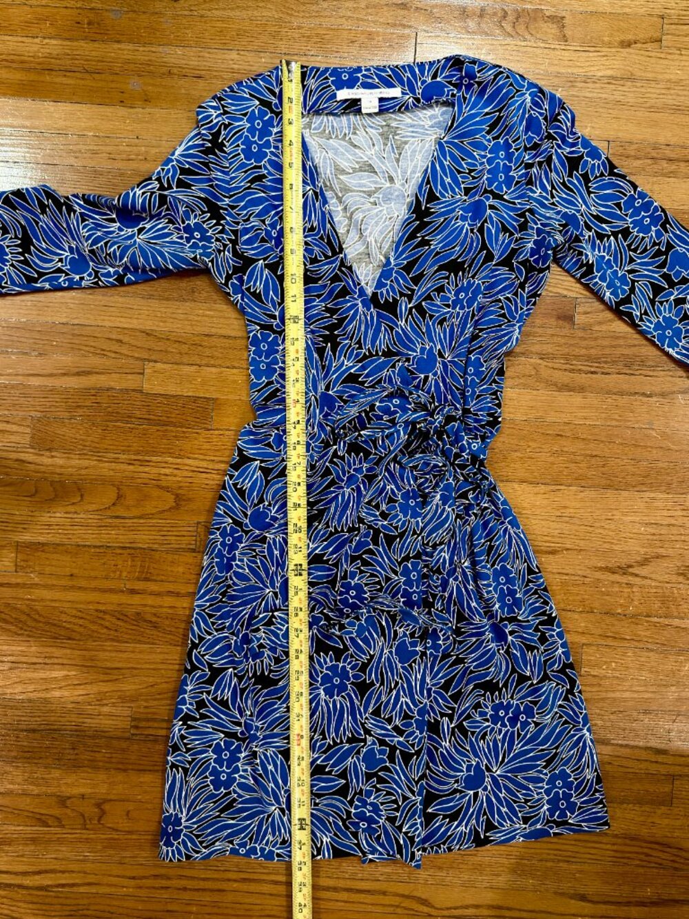 Diane von Furstenberg Blue Floral Silk Blend Wrap Dress Size 10 - Picture 11 of 13